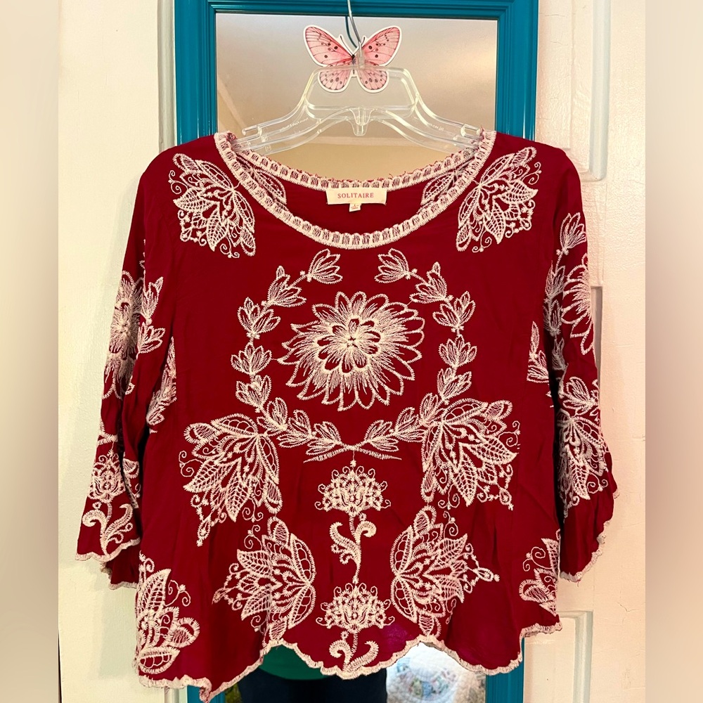 Solitaire embroidered blouse in cranberry